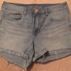 AE light color jean shorts